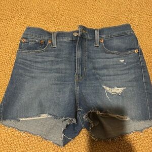 High rise Levi Jean shorts size 28